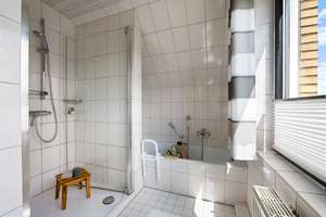 Ihr neues Zuhause: 5-Zimmer-Einfamilienhaus mit liebevoll angelegtem Garten – Die vollständige Adresse der Immobilie erhältst du vom Anbieter., 25746 Heide – Vorschaubild 17