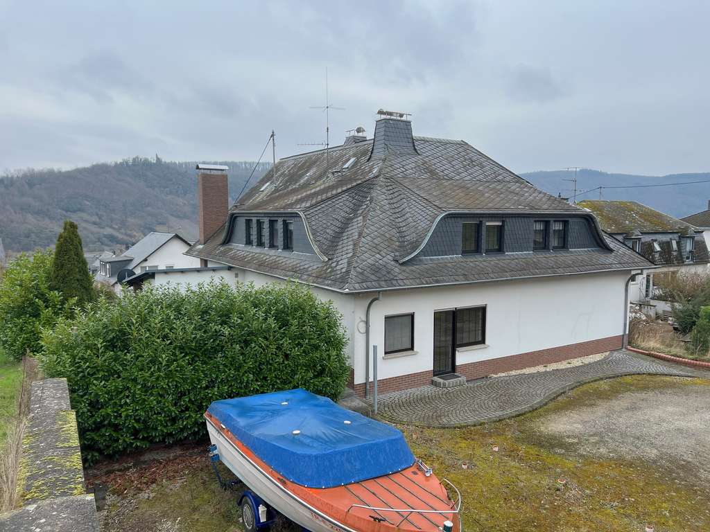 Immobilie in Kröv - Kröv – Top Lage – Repräsentatives EFH mit großer Garage und traumhafter Sonnenterrasse - Bild 2