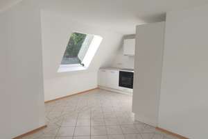 Modernisierte Dachgeschoss Wohnung Waldtrudering ohne Balkon – Tangastr. 51, 81827 Waldtrudering, München – Vorschaubild 6