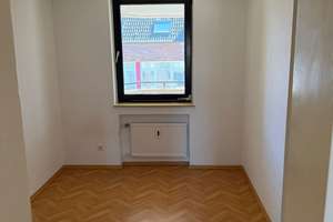 3 Zi+Küche in Rheydt / Balkon/  WBS erf. / Stellplatz optional – Dorfbroicher Straße 22, 41236 Rheydt, Mönchengladbach – Vorschaubild 2