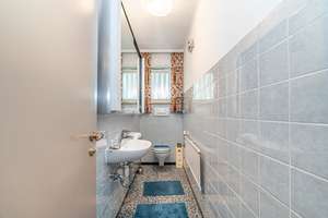 Großzügiges Einfamilienhaus mit Einliegerwohnung, Garten und Entwicklungspotenzial – Die vollständige Adresse der Immobilie erhältst du vom Anbieter., 86179 Haunstetten-Nord, Augsburg – Vorschaubild 23