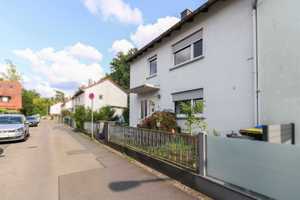 Flexibel wohnen in Nürnberg-Reichelsdorf – DHH mit Möglichkeit auf 2 Wohneinheiten & schönem Garten  – Nürnberg – Vorschaubild 1