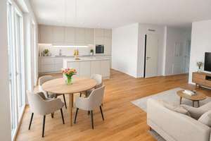 4 Zimmer mit 2 Bädern, Abstellraum und Balkon in schöner Umgebung am Rhein