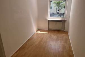 Milbertshofen: Ruhig gelegene 3-Zi.-Whg. mit überdachtem Südbalkon u. TG.-Stellplatz. – Die vollständige Adresse der Immobilie erhältst du vom Anbieter., 80807 Milbertshofen, München – Vorschaubild 10