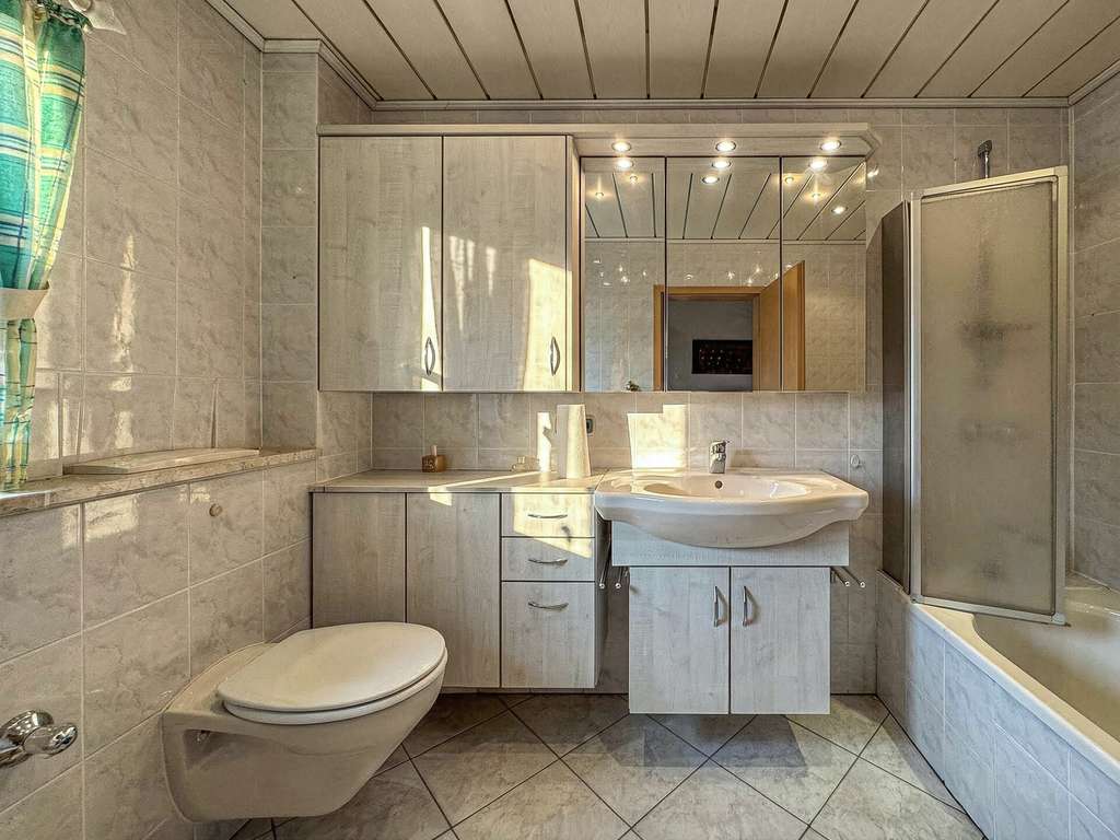 Immobilie in Friedberg - Viel Platz: Doppelhaushälfte mit großem Obstgarten und 2 Garagen - Bild 4