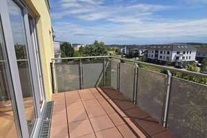 Hauptstadtmakler-Bezugsfreie Wohnung mit großem Balkon und Tiefgaragenstellplatz