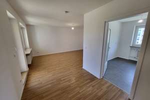 Familienfreundliche 4-Zimmer-Wohnung mit Loggia in Oberhausen zu vermieten