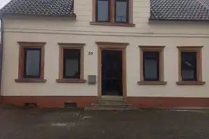 Neu renoviertes Einfamilienhaus mit Garage  – Kusel (Kreis) – Vorschaubild 1