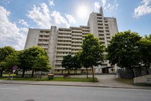 Über den Dächern von Lübeck – gepflegte 2,5-Zimmer-Wohnung mit Loggia und Weitblick