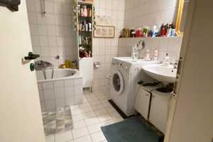 Praktisch geschnittene 2-Zimmer-Wohnung mit Badewanne und großzügigem Wohnbereich – Regensburg – Vorschaubild 3