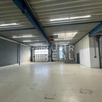 Verkehrsgünstige Produktion/Lagerhalle | Kompakte Verwaltung | nahe der Autobahn