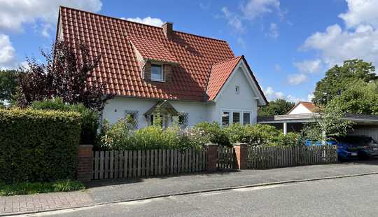 Bild von Stilvoll renoviertes Haus mit Wärmepumpe und Solaranlage