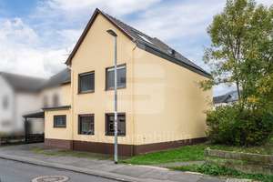 Charmantes Einfamilienhaus mit zwei Terrassen, Photovoltaikanlage und vielseitigem Nutzungspotenzial – Die vollständige Adresse der Immobilie erhältst du vom Anbieter., 53639 Königswinter – Vorschaubild 2