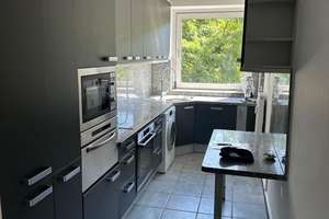 Teilrenovierte 3 Zimmerwohnung mit Balkon und Einbauküche zu vermieten.