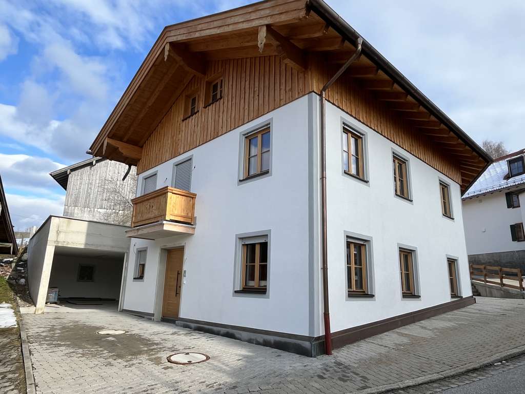 Immobilie in Waakirchen - Neubau Doppelhaushälfte mit Garten & Garage in Waakirchen - Bild 0