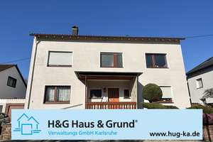 KAPITALANLAGE: Zweifamilienhaus mit ausgebautem DG, Balkon, Terrasse, großem Garten und Garage