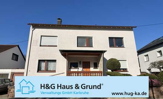 KAPITALANLAGE: Zweifamilienhaus mit ausgebautem DG, Balkon, Terrasse, großem Garten und Garage