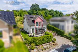 Modernes Wohnen im Grünen - EFH mit Garten, Terrasse und PV-Anlage