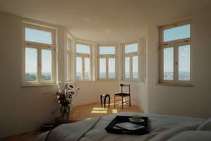 Exklusives Penthouse mit Weitblick auf das Elbtal in der historischen Denkmalvilla An der Berglehne – An der Berglehne 1, 1324 Bühlau/Weißer Hirsch, Dresden – Vorschaubild 2