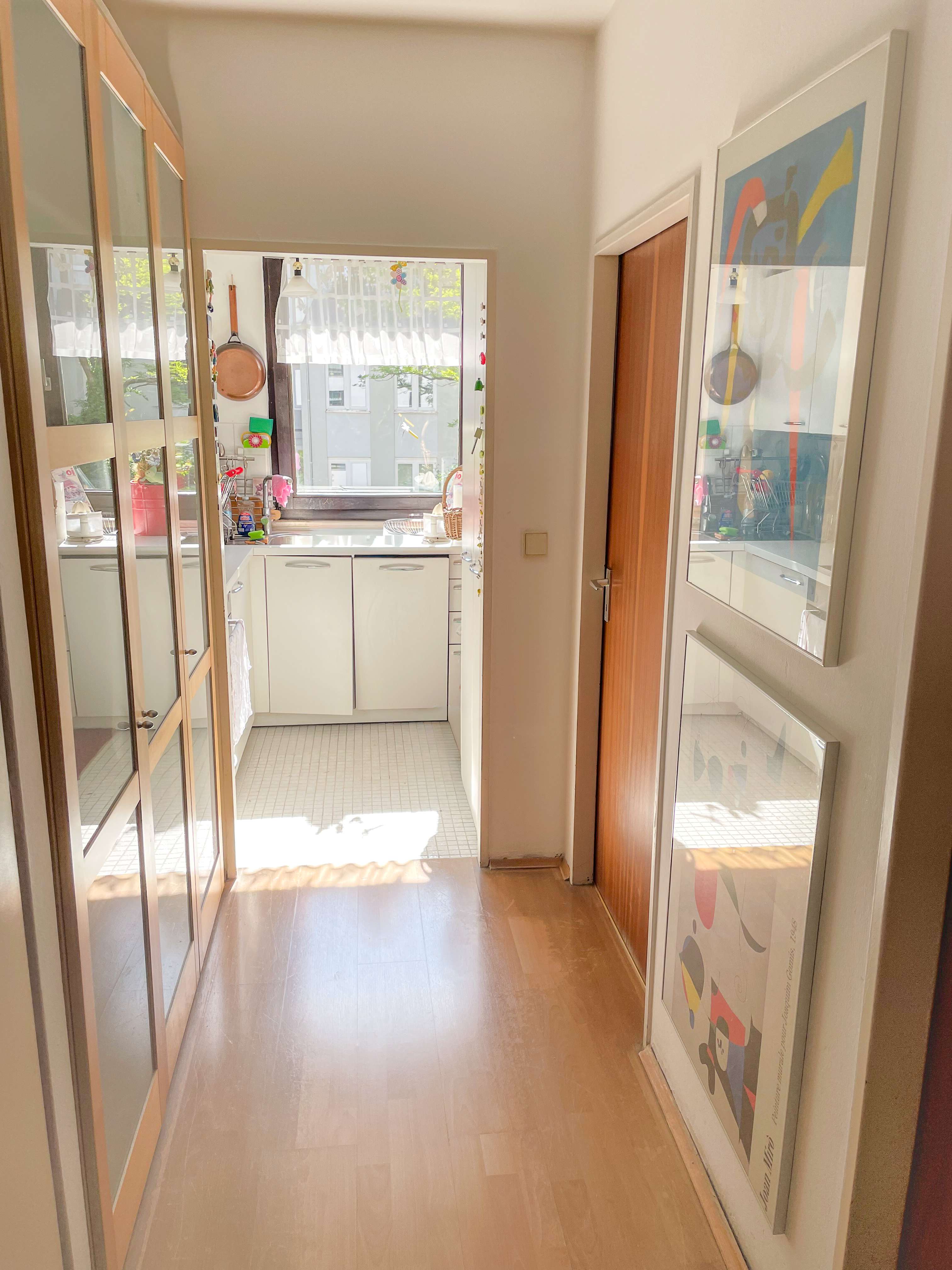 **Im Herzen der Stadt und voller Möglichkeiten: 2 Zimmer mit Balkon ins Grüne**, München – Bild 2