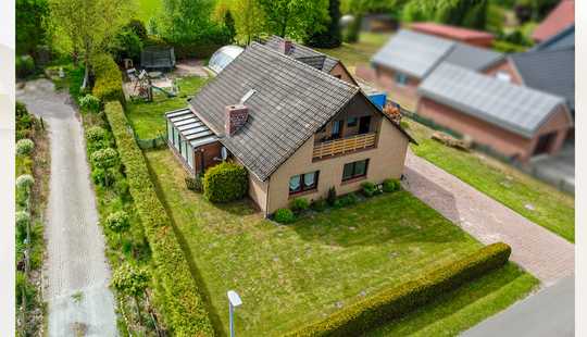 Bild von Einfamilienhaus mit Garage & Außenpool in ruhiger Lage