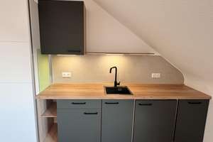 Ruhiges Rückzugs-Apartment im Dachgeschoss - frisch saniert & stilvoll eingerichtet – Heidestr. 172, 51147 Wahnheide, Köln – Vorschaubild 3