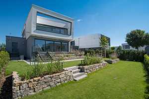 Puristische Luxus-Villa Bestlage Riedberg Westflügel – Frankfurt am Main – Vorschaubild 2