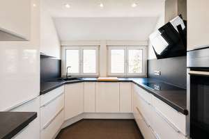Charmante 3-Zimmer-Dachgeschosswohnung mit traumhafter Aussicht über Uhlbach – Die vollständige Adresse der Immobilie erhältst du vom Anbieter., 70329 Uhlbach, Stuttgart – Vorschaubild 4