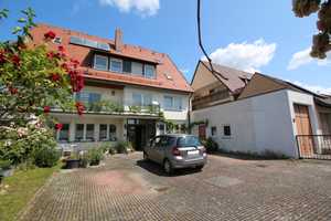 Mehrfamilienhaus mit 3 Wohnungen und 5 Einzimmer-Appartements – Kitzingen (Kreis) – Vorschaubild 4