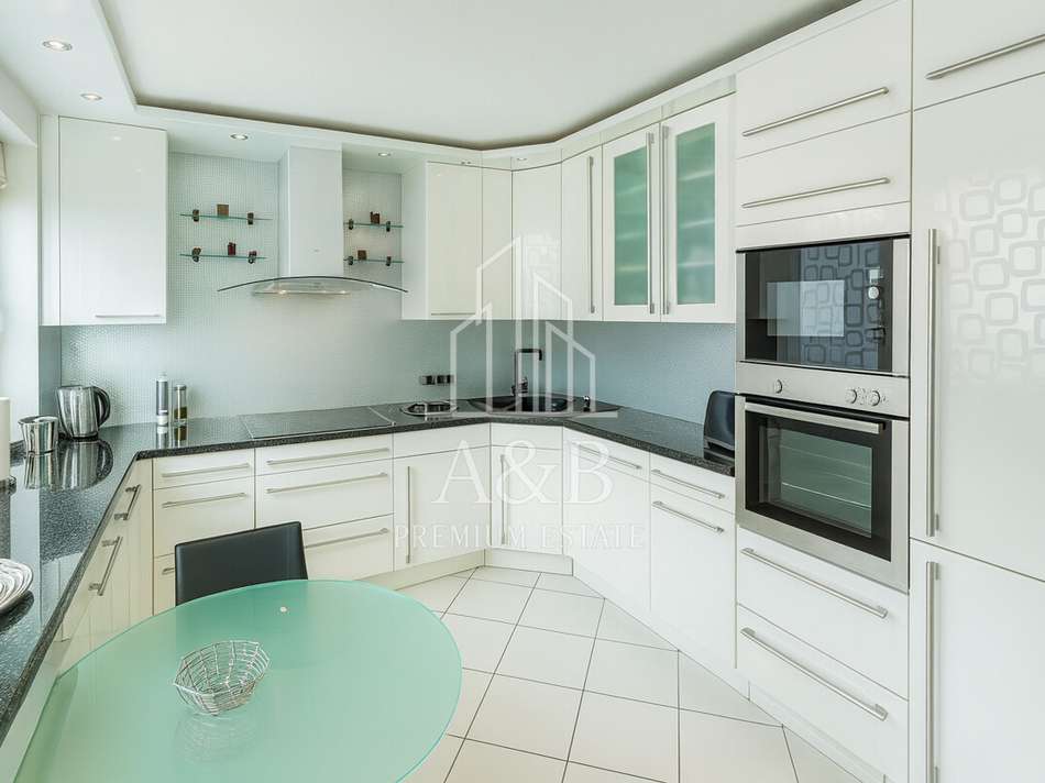 Küche mit Essbereich