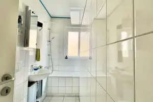 Helle 2-Zimmer-Wohnung mit Balkon & Gartenausrichtung in Düsseldorf – ab 1.8. frei – Neckarstraße 19, 40219 Düsseldorf – Vorschaubild 5