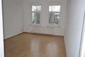 Großzügige 2-Zimmer mit Laminat, Wanne und Balkon in zentraler Lage! EBK mgl.