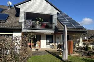 Wunderschönes sehr großes  Zweifamilienhaus mit Doppelgarage und 6 Stellplätze – Die vollständige Adresse der Immobilie erhältst du vom Anbieter., 59755 Arnsberg – Vorschaubild 1