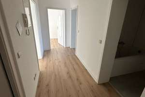 NEU-Sanierte 3-Zimmer mit Laminat und Wanne in sehr guter Lage!