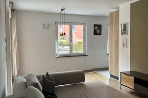 Helle 2-Zimmer-Erdgeschosswohnung mit Terrasse (Mietverhältnis befristet bis zu 24 Monate)  – Konrad-Celtis-Straße 97, 81369 Mittersendling, München – Vorschaubild 1