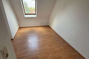 Wohnen über den Dächern: Charmante 3-Zimmer-DG-Wohnung mit Balkon – Die vollständige Adresse der Immobilie erhältst du vom Anbieter., 4178 Böhlitz-Ehrenberg, Leipzig – Vorschaubild 4