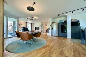 EXKLUSIVES PENTHOUSE IN DER WASSERSTADT: SMART-HOME, 2 LOGGIEN, DESIGN-TAGESLICHTBAD & LUXURIÖSE AUS – Hannover – Vorschaubild 2