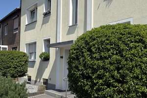 Charmante Dachgeschosswohnung mit Entwicklungspotenzial - Spitzboden & Balkonperspektive – Die vollständige Adresse der Immobilie erhältst du vom Anbieter., 47269 Großenbaum, Duisburg – Vorschaubild 2
