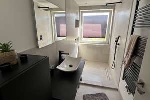 Attraktive kernsanierte 3 -Zimmer-Wohnung mit Wintergarten und großem Garten in Bothfeld – 30659 Bothfeld, Hannover – Vorschaubild 2