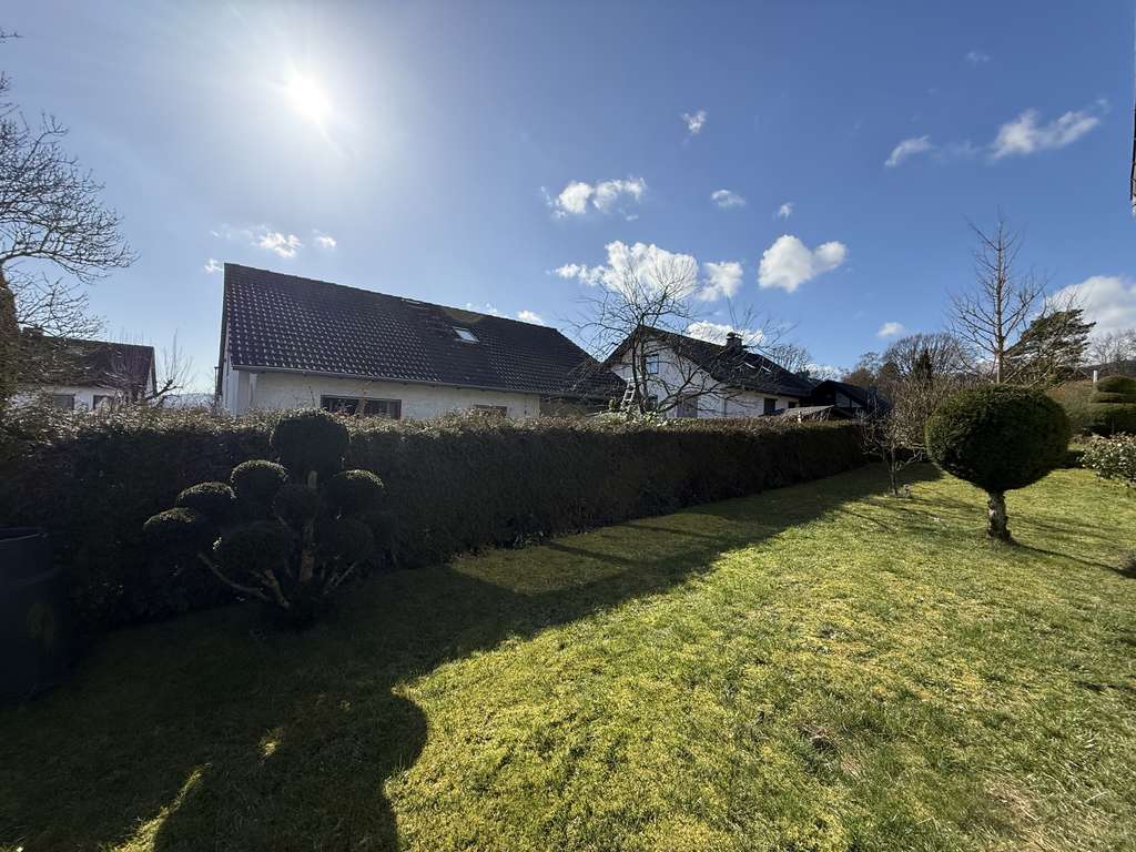 Immobilie in Idstein - Ihr Wohntraum auf drei Ebenen - Großzügiges EFH mit ELW in ruhiger grüner Lage - Bild 4