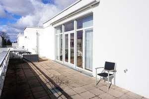 Exklusive 3-Zimmer-DG-Wohnung mit großer Süd-Dachterrasse, EBK, Lift, 2 Bädern und TG in Trudering – Marianne-Plehn-Str. 51, 81825 Gartenstadt Trudering, München – Vorschaubild 11