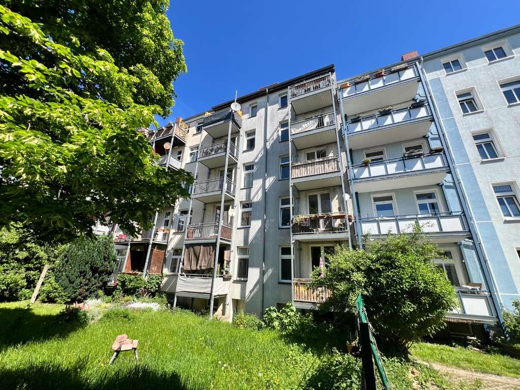 Immobilie in Rostock - Renditesicheres Mehrfamilienhaus mit Balkonen - Bild 0