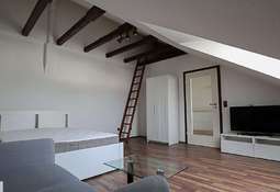 Schlafzimmer mit Speicherzugan