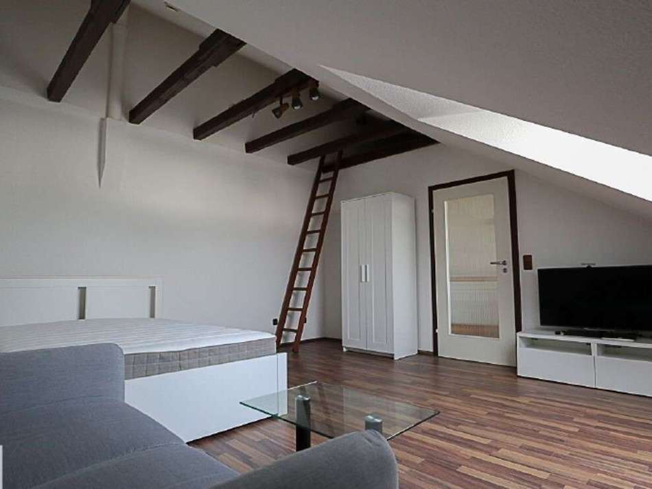 Schlafzimmer mit Speicherzugan