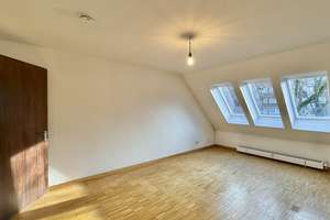 Großzügige Dachgeschoss-Maisonette-Galerie-Wohnung mit 4 Zimmer / 2 Balkone / renovierungsbedürftig – Robert-Stolz-Str. 13, 40470 Mörsenbroich, Düsseldorf – Vorschaubild 12