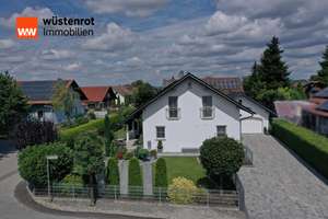 Ruhig gelegenes Einfamilienhaus mit Traumgarten, Doppelgarage & PV-Anlage in Aholfing – Die vollständige Adresse der Immobilie erhältst du vom Anbieter., 94345 Aholfing – Vorschaubild 4