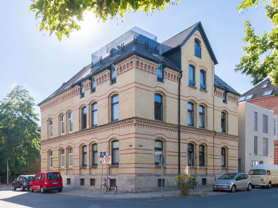 Historisches Eckgebäude.jpg