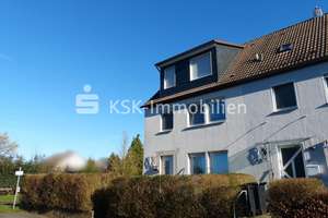 Interessantes Reihenendhaus mit Doppelgarage in ruhiger Lage im Außenbereich von Radevormwald! – Die vollständige Adresse der Immobilie erhältst du vom Anbieter., 42477 Radevormwald – Vorschaubild 1