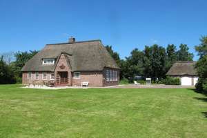 Ein Haus mit Seele: Denkmalgeschütztes Schmuckstück, nordseenah in St. Peter-Ording – Die vollständige Adresse der Immobilie erhältst du vom Anbieter., 25881 Tümlauer Koog – Vorschaubild 2