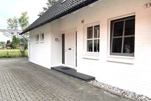 Am Stadtrand von Jever - Modernes Einfamilienhaus  mit Schwimmbad, Sauna und Doppelgarage! – Die vollständige Adresse der Immobilie erhältst du vom Anbieter., 26441 Jever – Vorschaubild 1